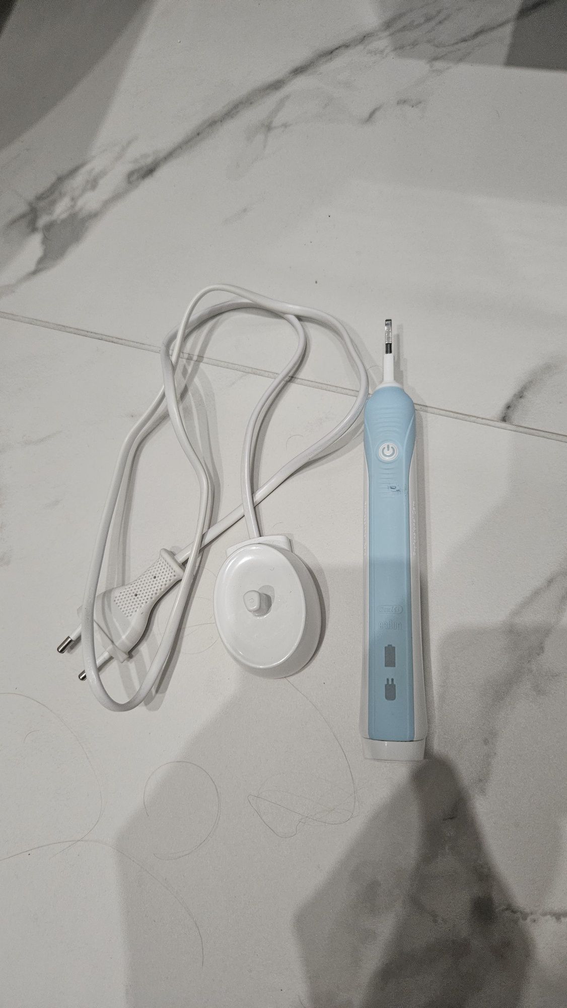 Szczoteczka elektryczna rotacyjno pulsacyjne oral b typ 3756 ładowarka