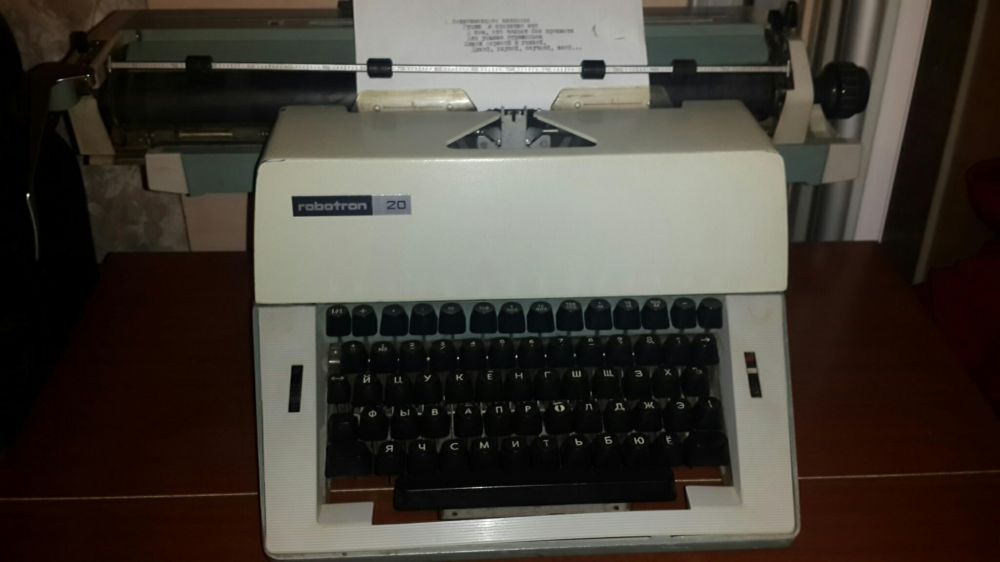 Продам печатную машинку robotron 20