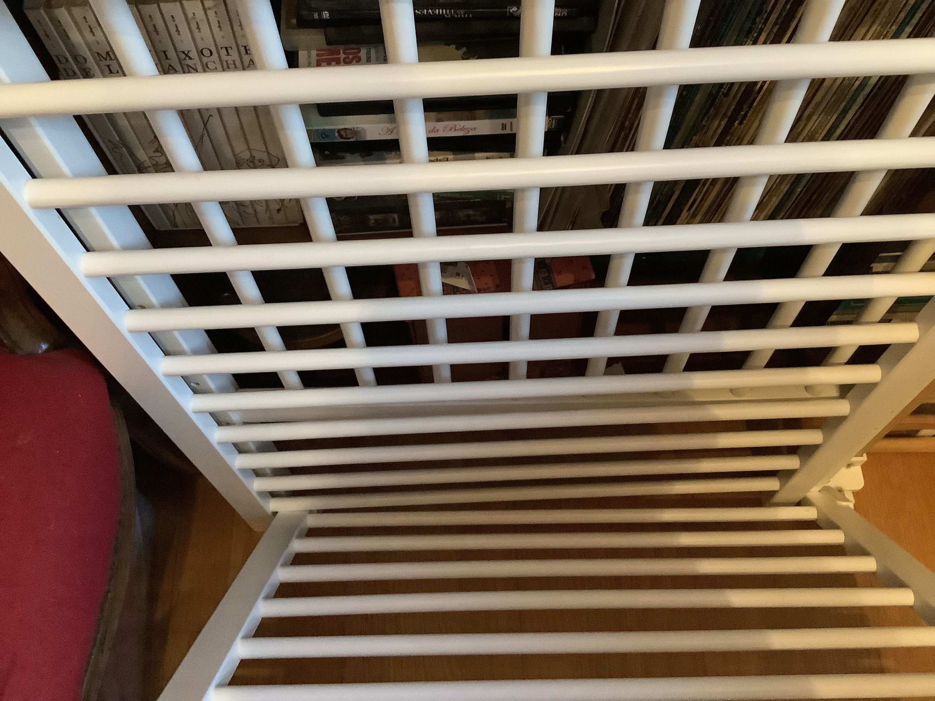 Camas de grades 1,20x60, com colchão e roupa em excelente estado 100€