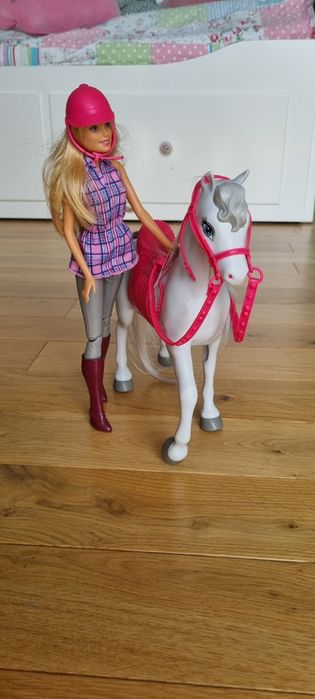 Zestaw Barbie Dżokejka z koniem