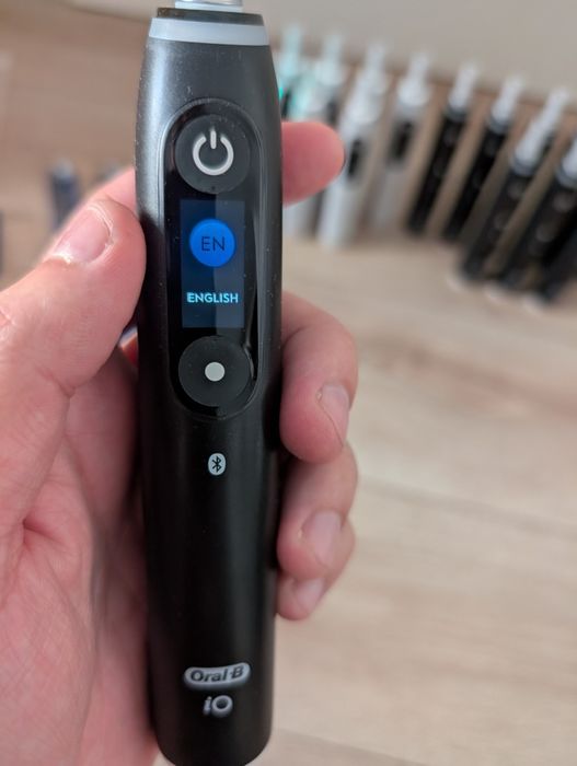 Німецька електрична зубна щітка Oral-B IO 6 модель