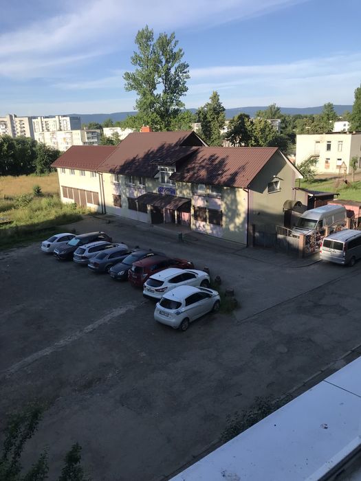 Продаж комерційного приміщення із земельною ділянкою