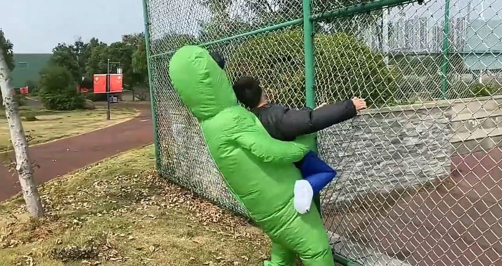 Надувний костюм прибульця, інопланетянина. Хелловін. Косплей. Реквізит