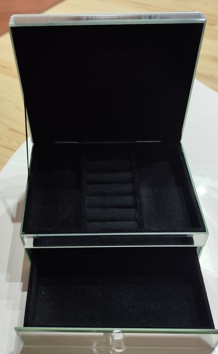 Szkatułka na biżuterię