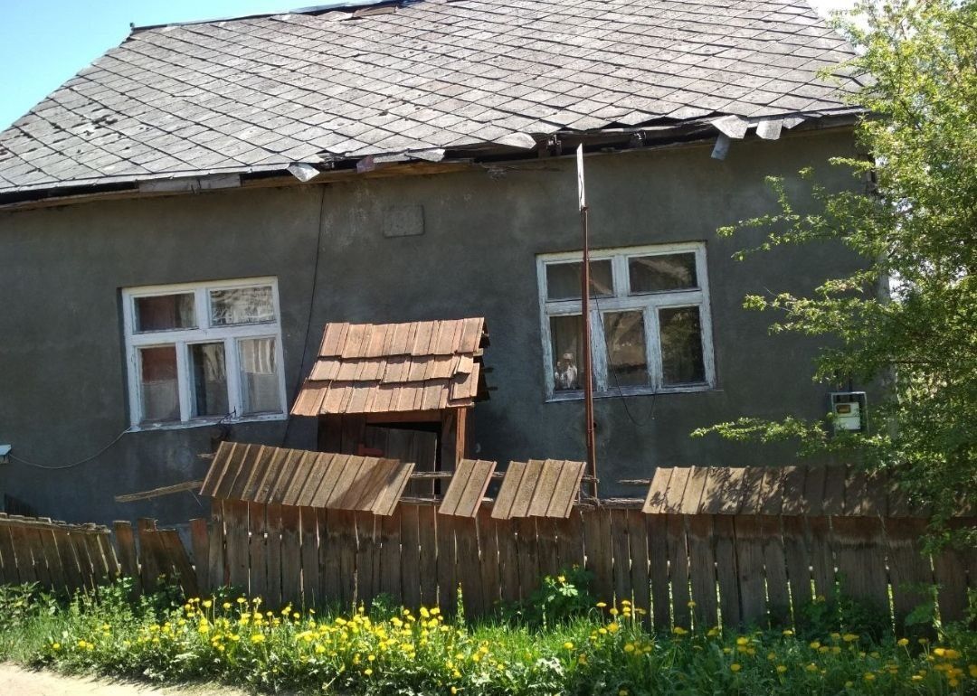 Продам земельну ділянку з будинком