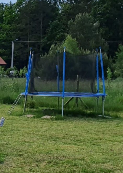 Duża trampolina z drabinką