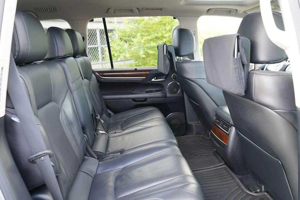 Lexus LX 570      2016