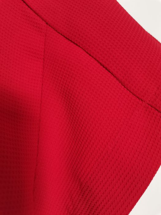 Czerwona sukienka z kołnierzykiem