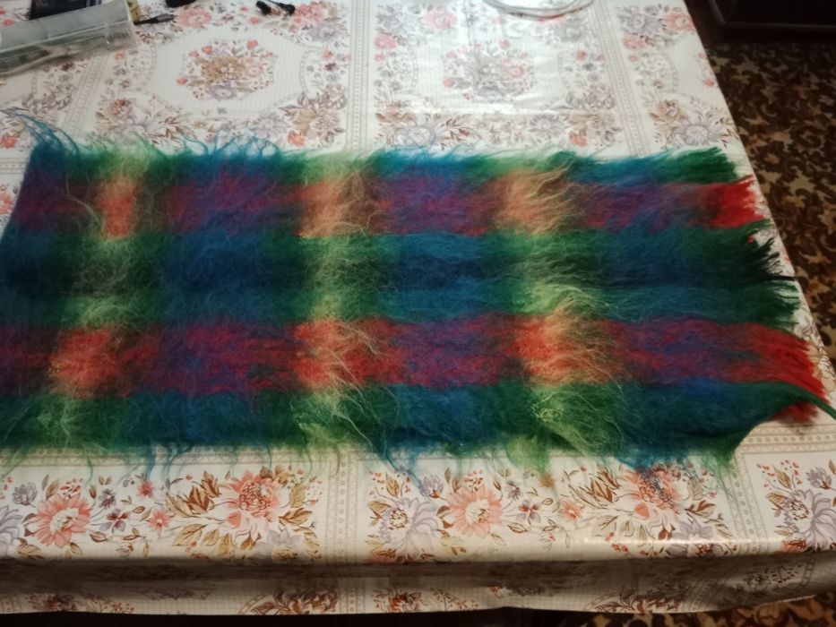 Продам новые мохеровые шарфы, рубашку, свитер, футболку