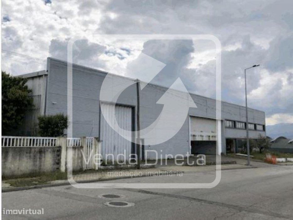 Armazém de 2 pisos com 2000 m², na Zona Industrial de Constantim em...