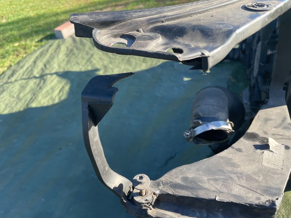 AUDI A4 B7 1.8 T 2.0 TFSI PAS pas przedni chłodnice  wentylatory belka