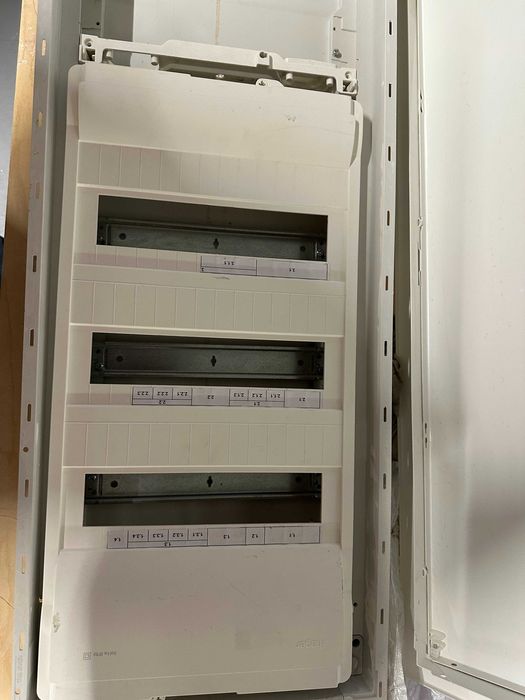 Hager Rozdzielnica podtynkowa VOLTA 4x12