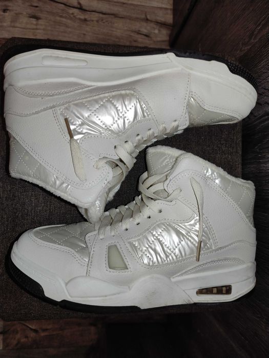 Классные теплые зимние кроссовки хайтопы дутыши 26 см