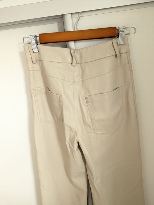 Spodnie ala skóra  Stradivarius