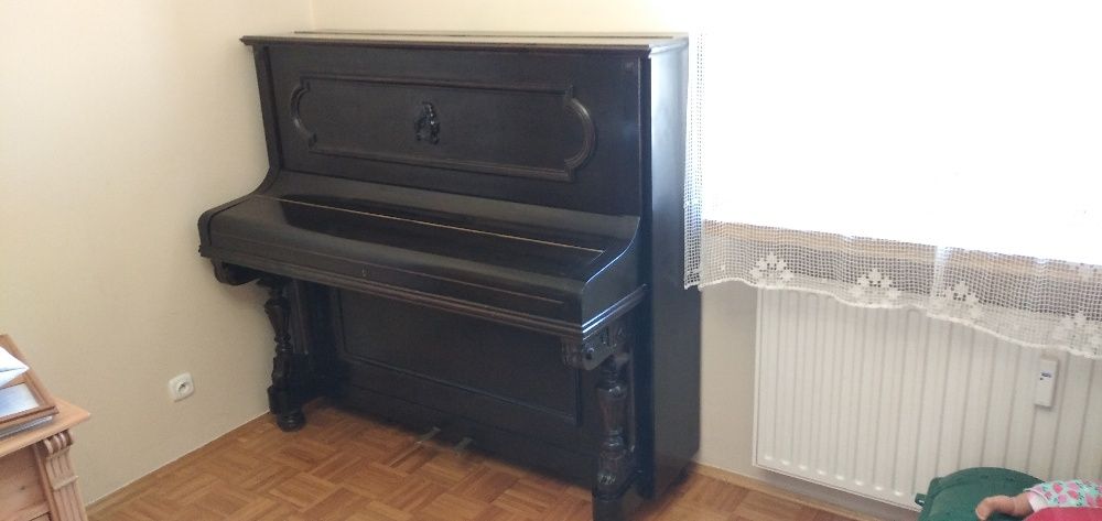 Zabytkowe pianino firmy Rosenkranz