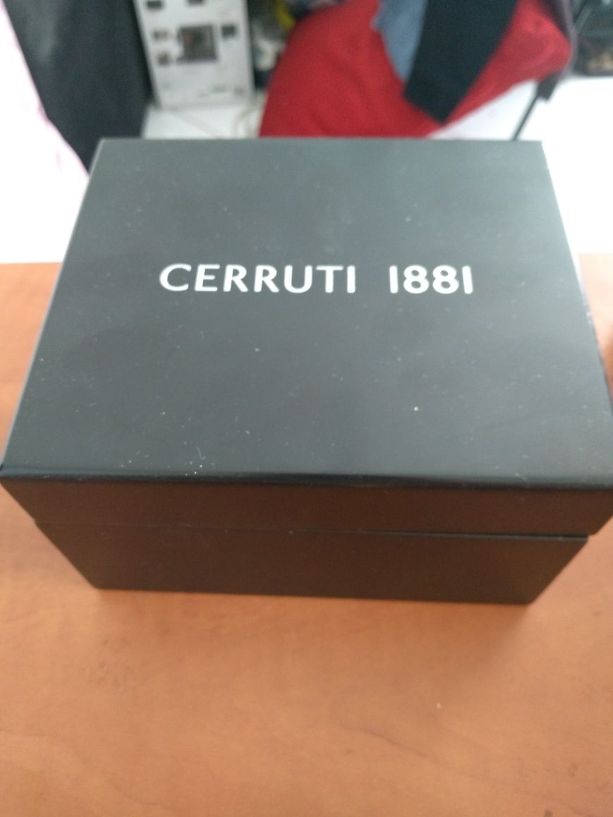 Śliczny Cerruti w chronografie