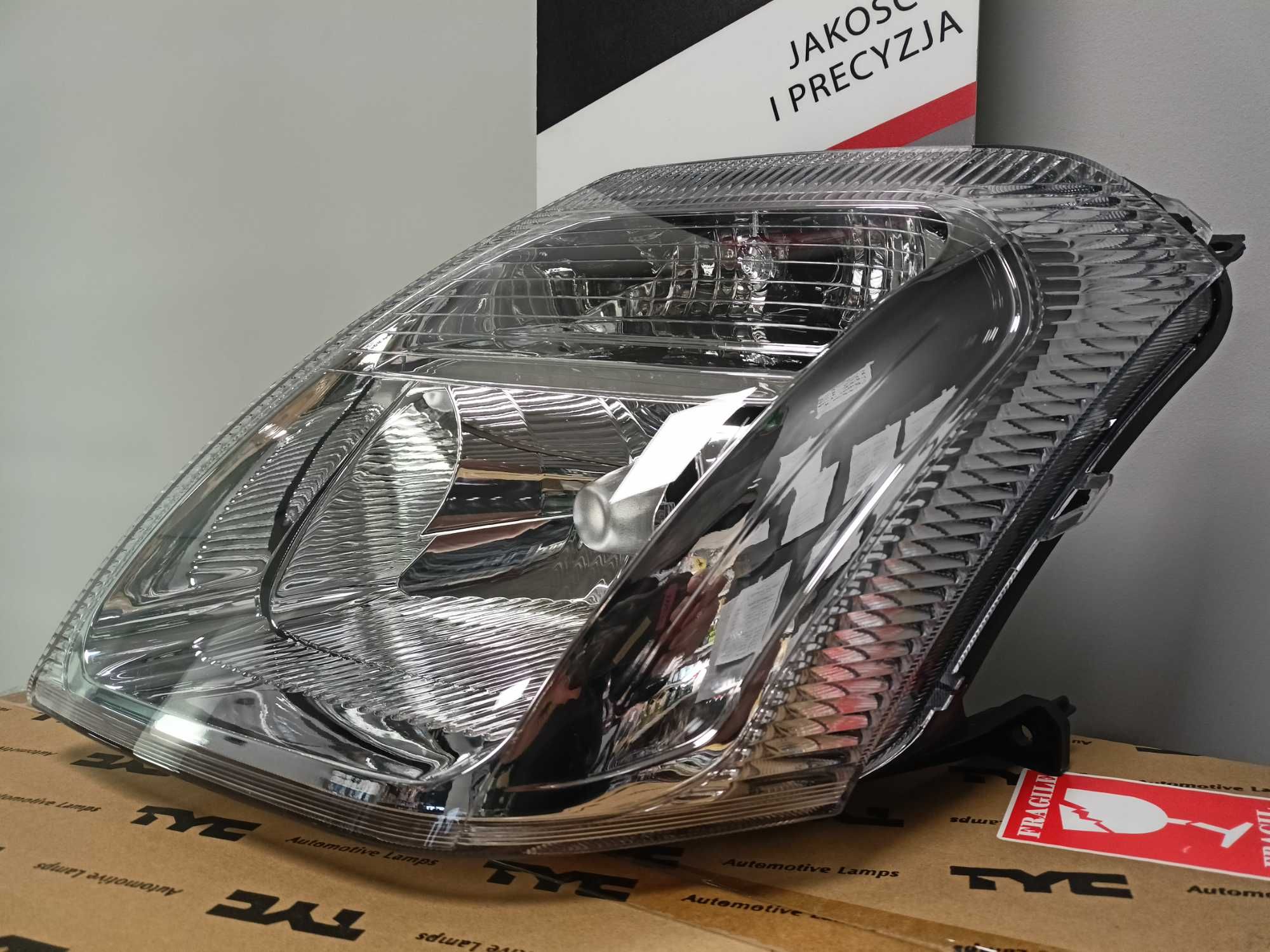 Citroen C2  03-12 Lampa/Reflektor Przedni Lewy /H4