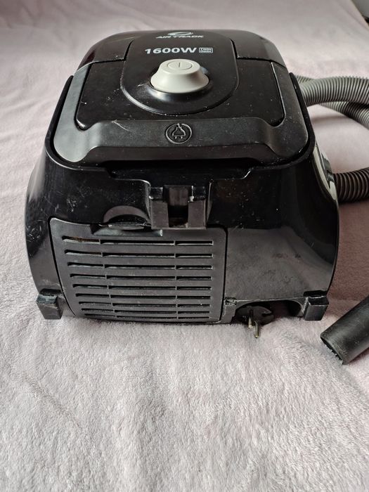 Пилосос Samsung 1600W НЕ робочий на комплектуючі