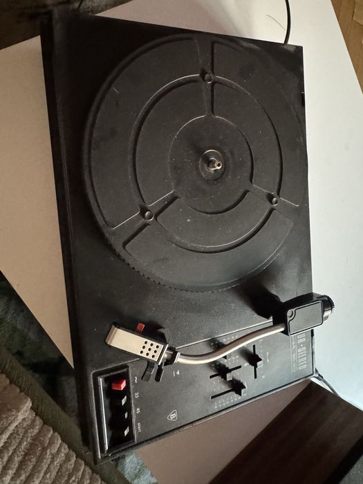 Gramofon z czasow PRL