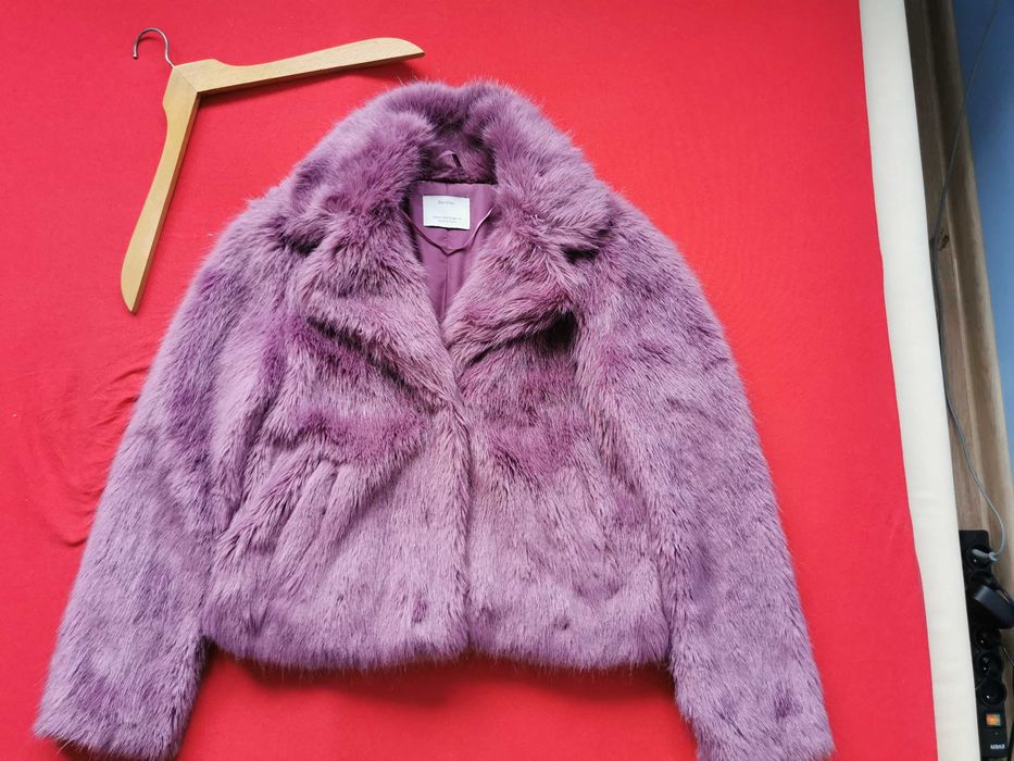 Fioletowe futerko, rozmiar XS Bershka