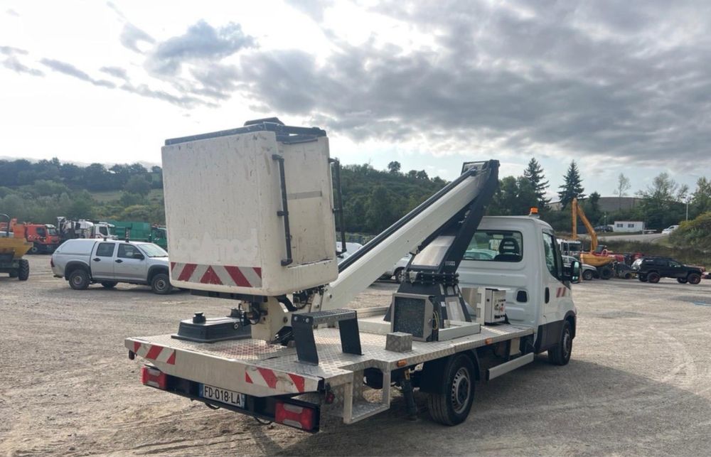 IVECO 35s16 GRUA CESTO 18 METROS APENAS 29.000km ###OPORTUNIDADE###