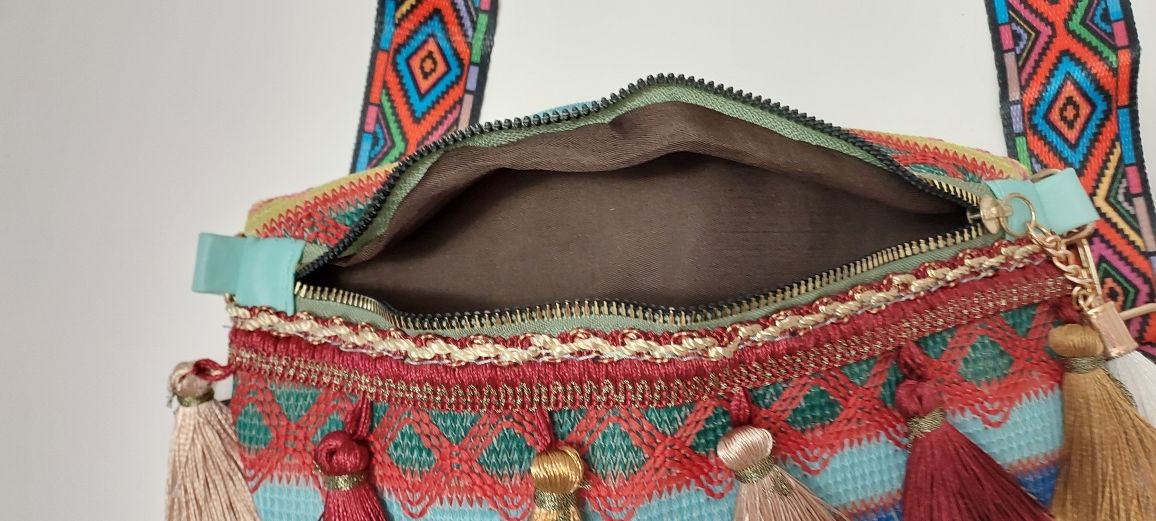 Modna torebka boho z frędzlami
