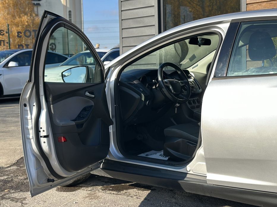 FORD FOCUS 2012 року, 2.0 бензин, автомат, передній привід.