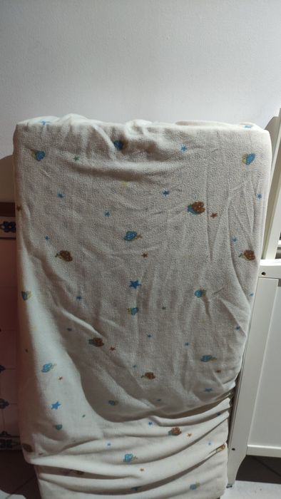 Berço para bebé em bom estado