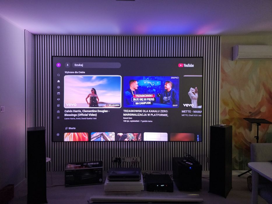 Ekran ALR celexon HomeCinema High Contrast 135"
