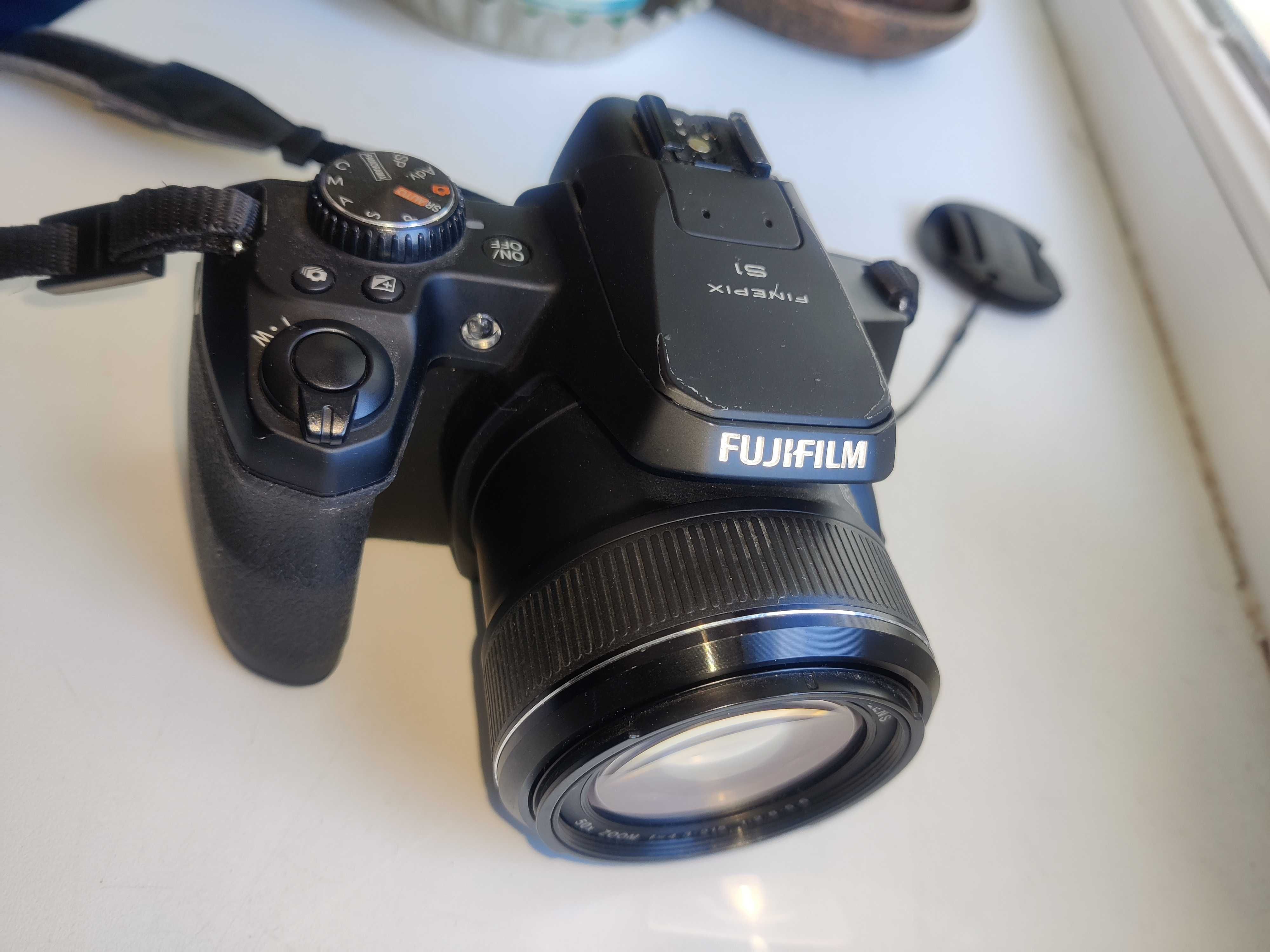 Цифрова фотокамера FujiFilm Finepix S1 Zoom 50x 16 Мп