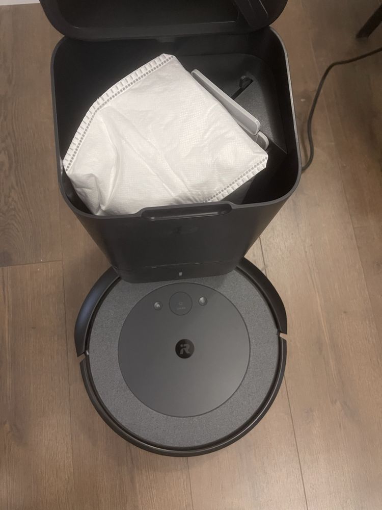 Робот пилосос iRobot Roomba i3+ (120V)