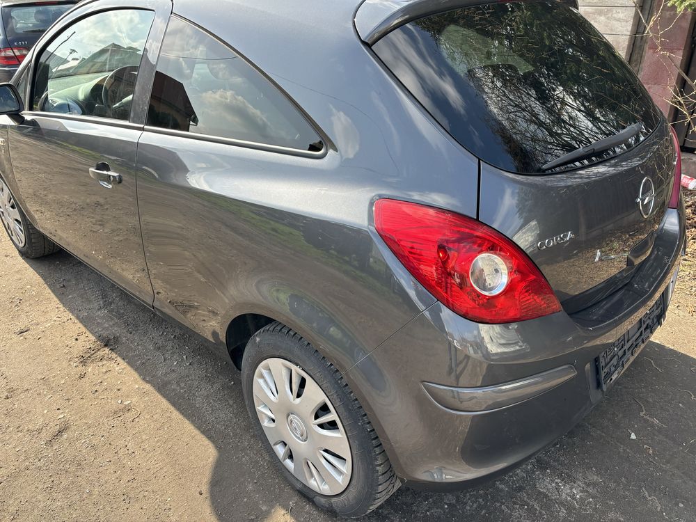 Corsa D 1.2 benzyna, 2010r, klima, sprowadzona z Niemiec 3D