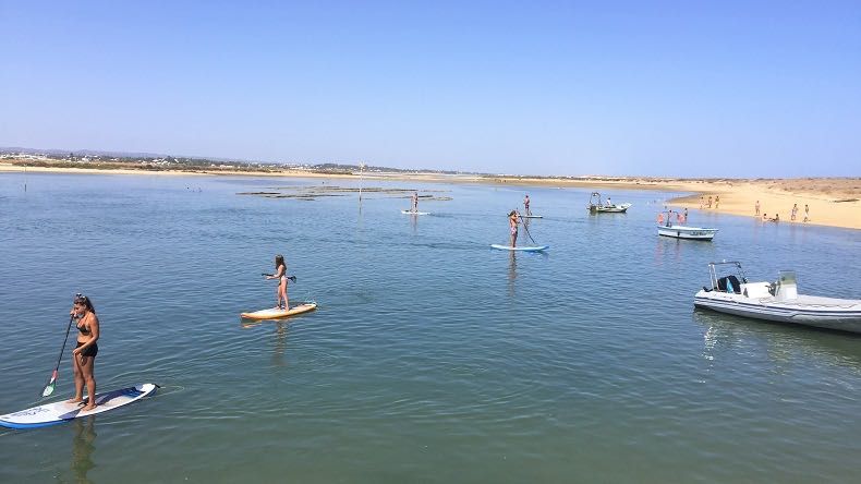 Quarto (suite RIA) vista mar e piscina em Fuzeta-Moncarapacho