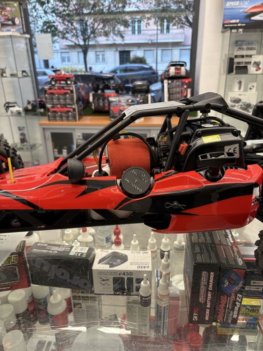 Carro a Combustão Vermelho