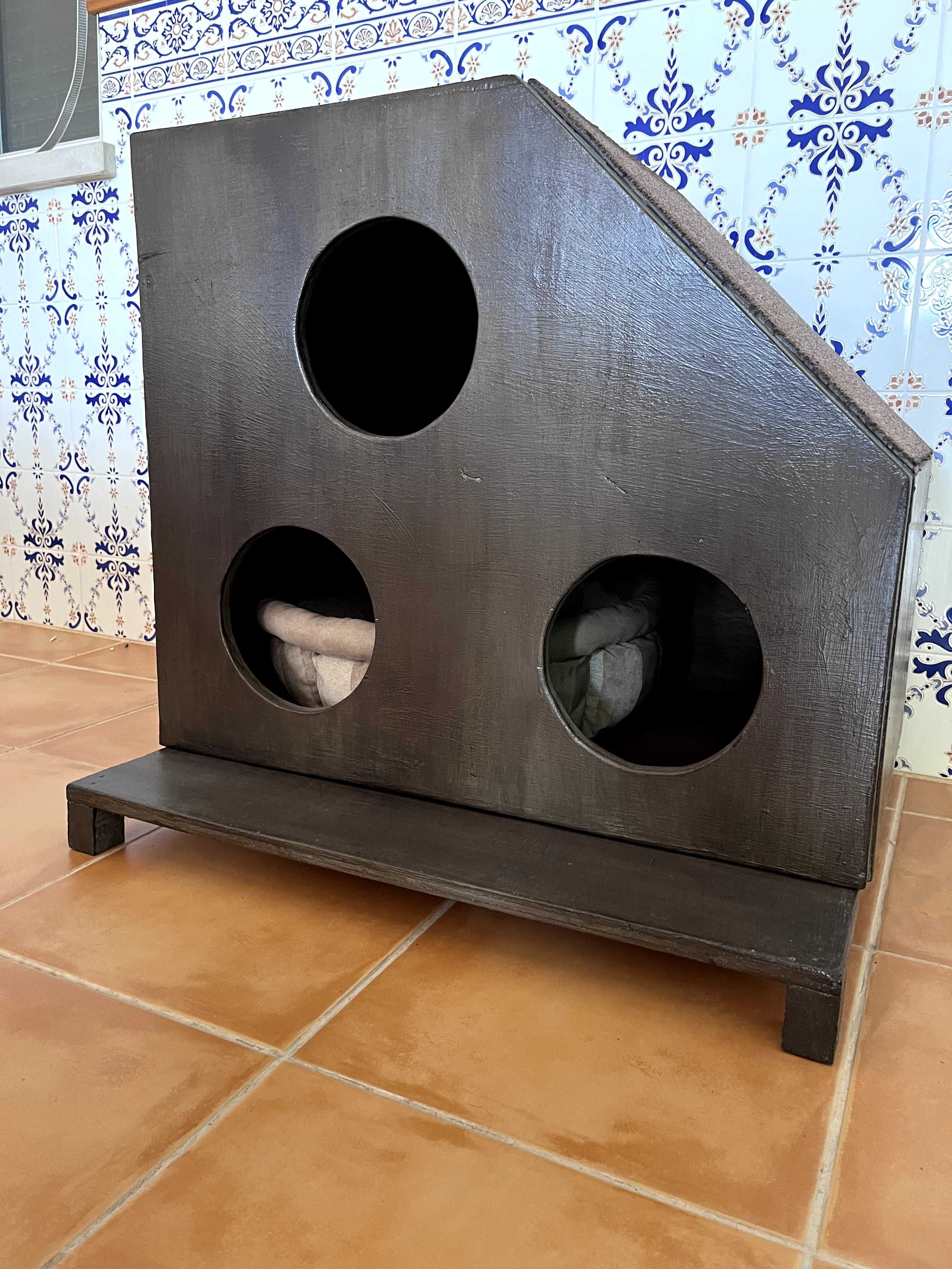 Casota / Esconderijo Artesanal para Gatos