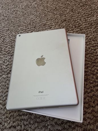 Apple iPad (6th Generation) 32 ГБ WIFI
