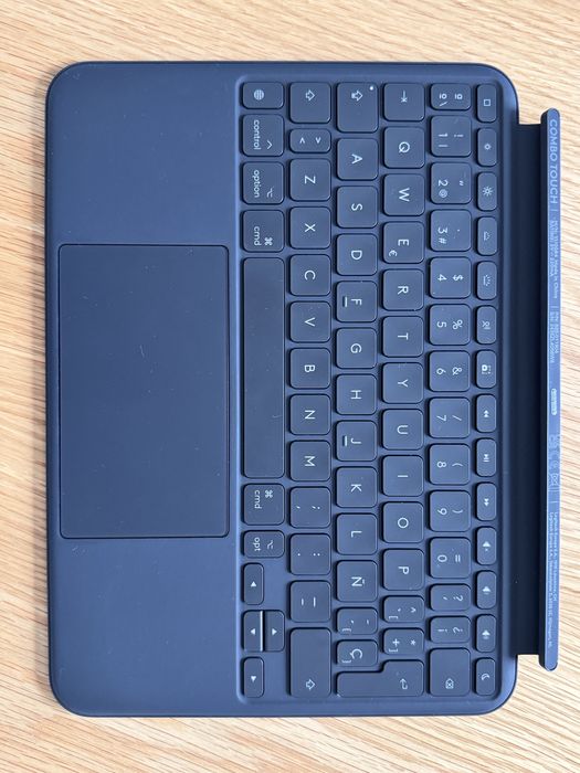 Capa teclado ComboTouch Logitech para iPad Pro 11 M4
