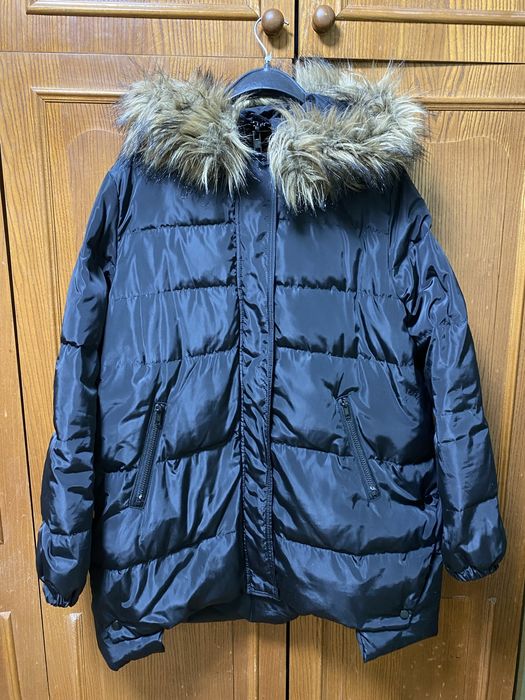 Продам зимнюю куртку Stradivarius  размер L