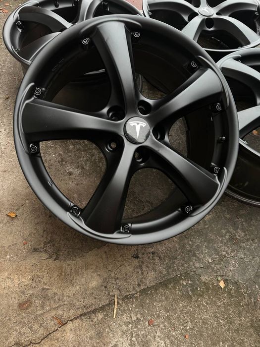 Диски 5/114.3 r20 tesla