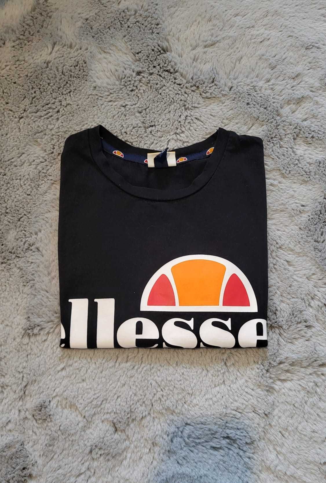 Crop top Ellesse.