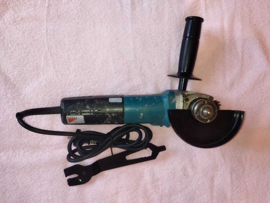 Болгарка угловая,шлифмашинка MAKITA 9565CVR.