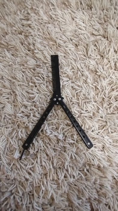 Продам складний гребінець, в стилі ножика метелика