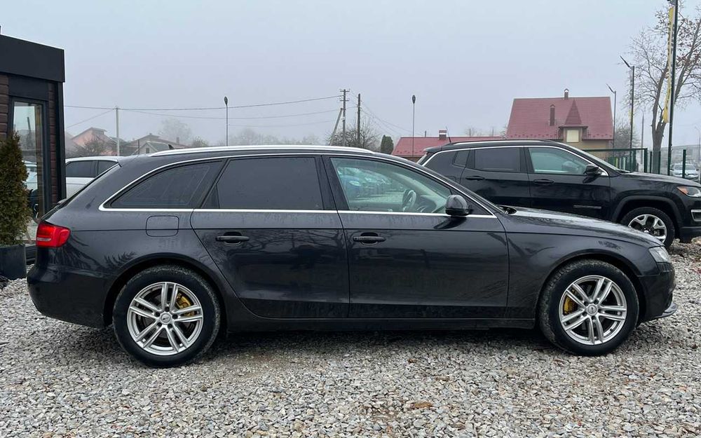 Audi A4  2010 рік