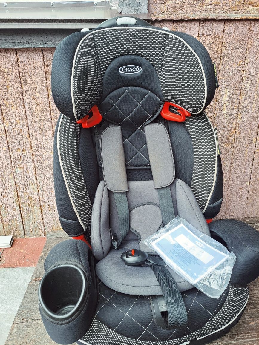 Автокрісло в доброму стані Graco  Nautilus
