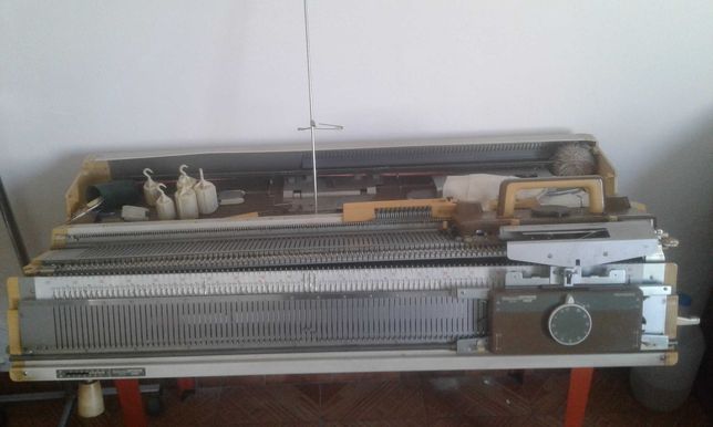 Máquina de tricotar lãs grossas