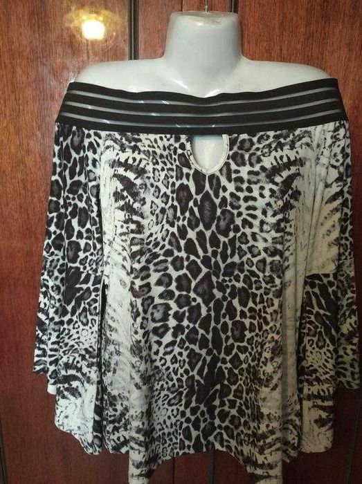 Шикарная  блуза из полиэстера  евро 44/46 плюс сайз на 50-52-54 укр