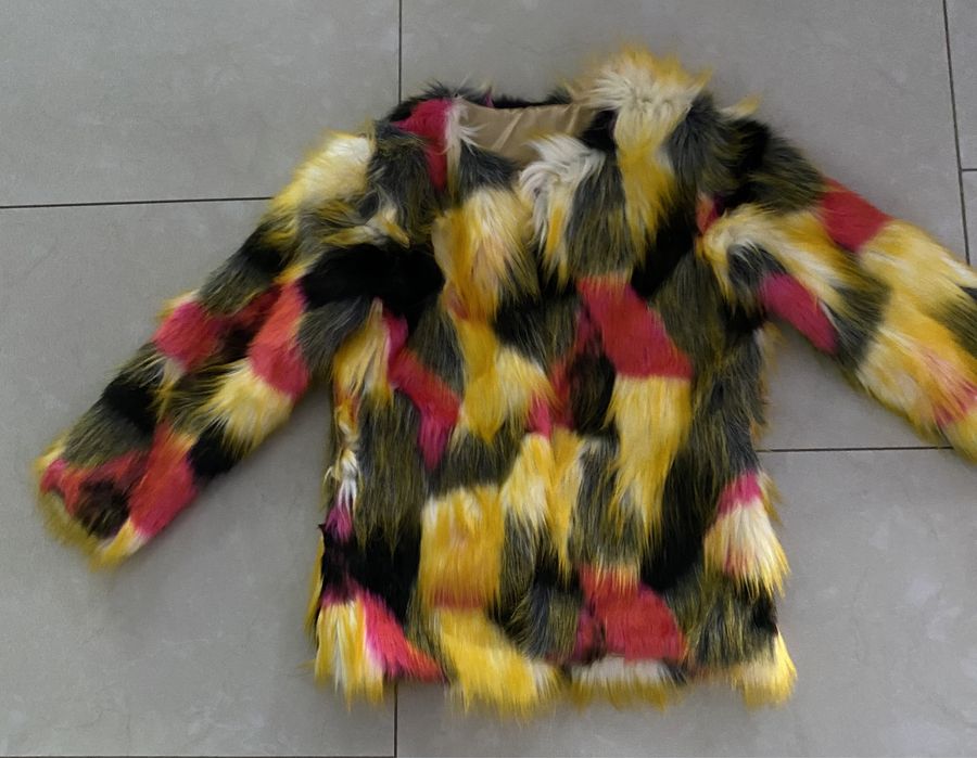 Kolorowe świetne futerko 140/146