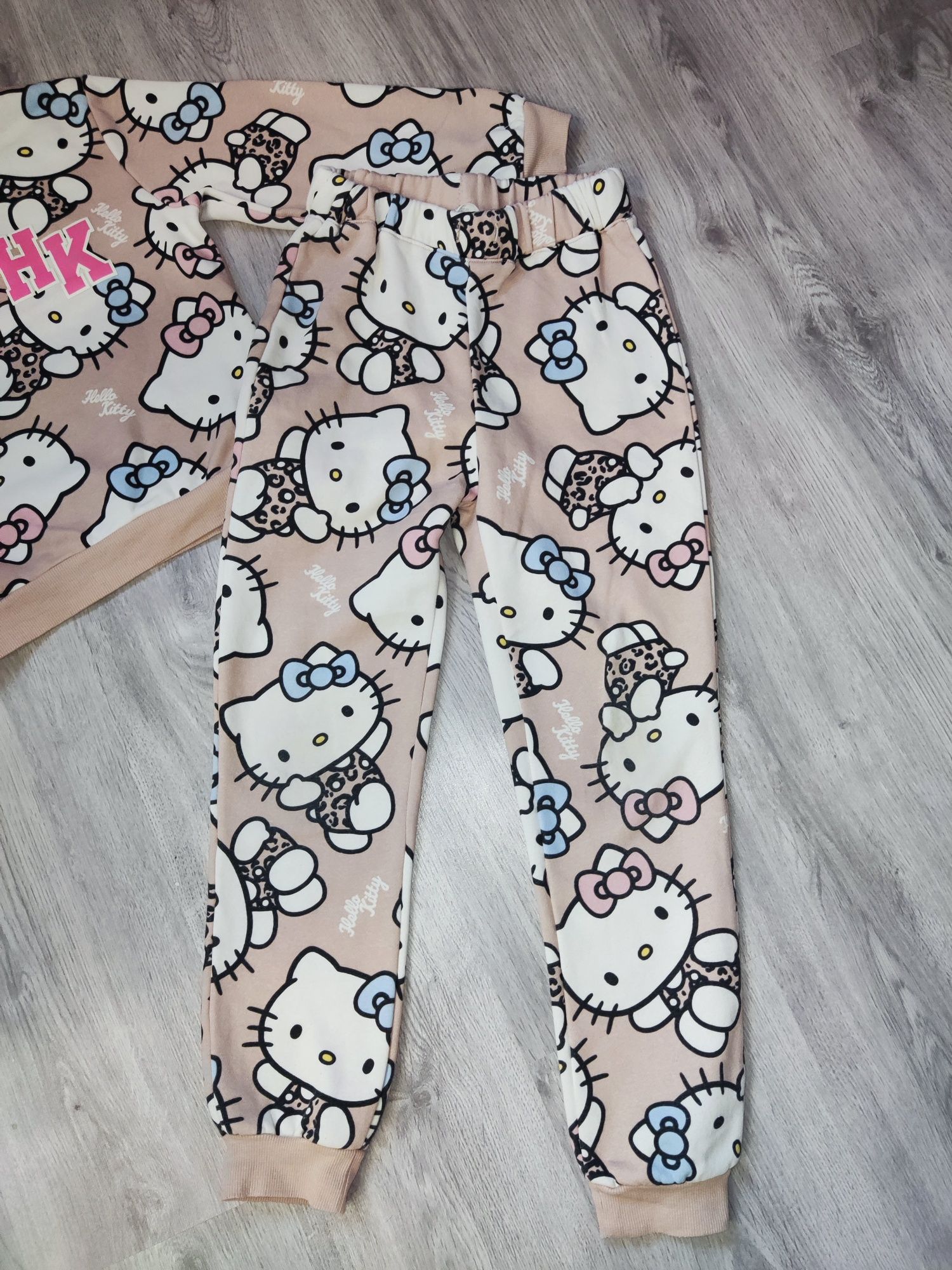 Dres Hello Kitty Bluza Spodnie rozmiar 122,128,134