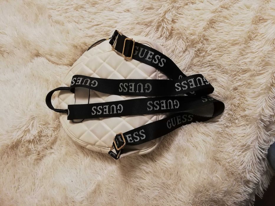 mały plecak Guess kremowy