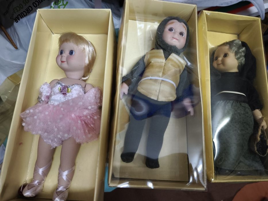 Coleção de bonecas de porcelana